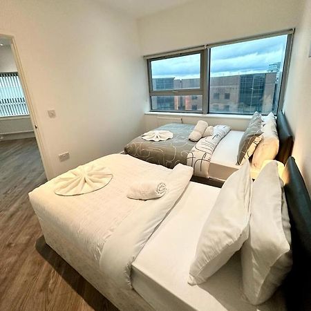 Alarabi Apartments-Two Bedrooms Apartment クロイドン エクステリア 写真