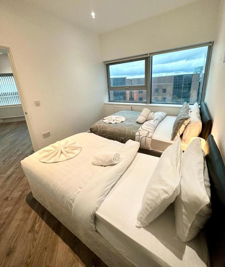 Alarabi Apartments-Two Bedrooms Apartment クロイドン エクステリア 写真