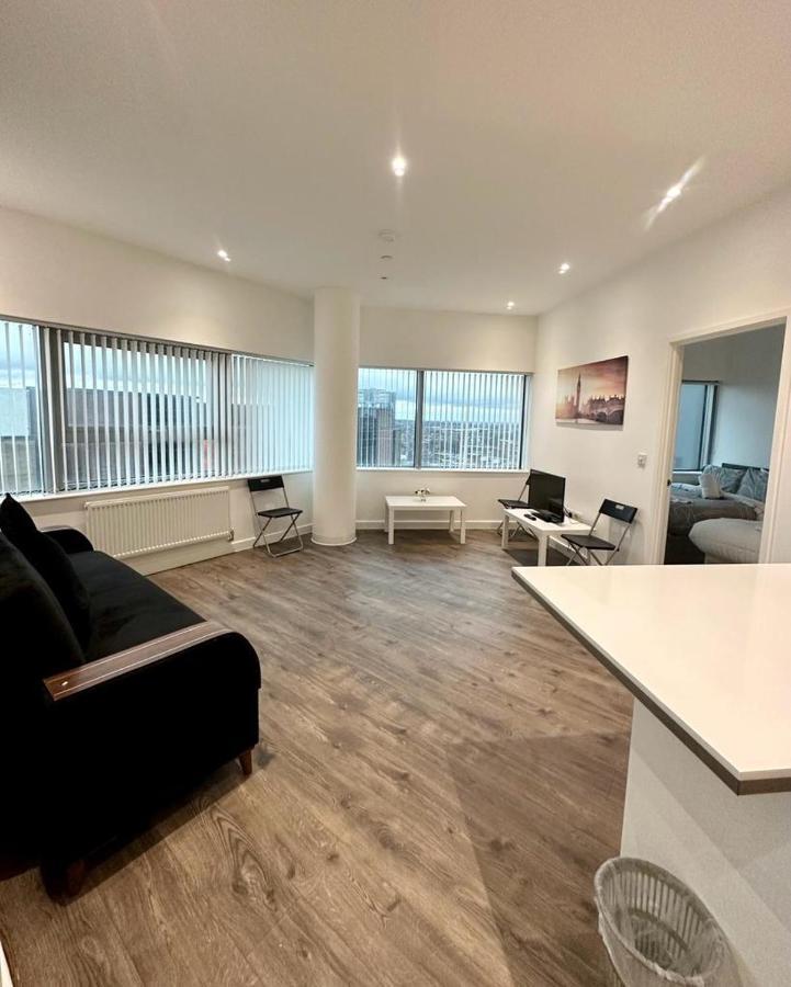 Alarabi Apartments-Two Bedrooms Apartment クロイドン エクステリア 写真