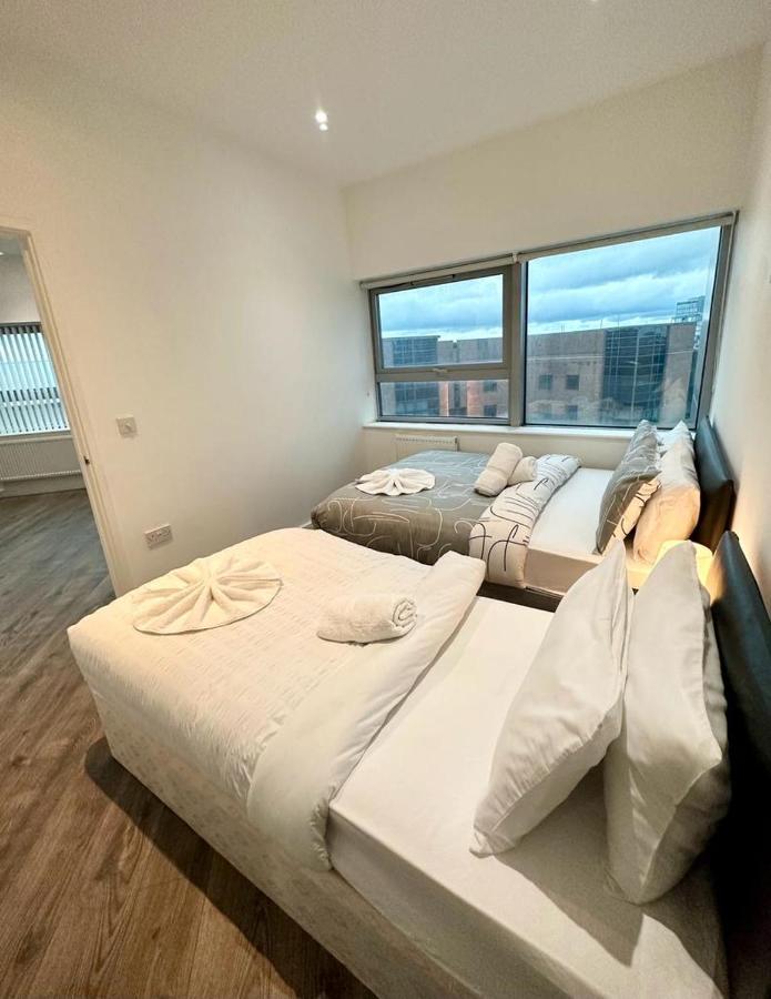 Alarabi Apartments-Two Bedrooms Apartment クロイドン エクステリア 写真